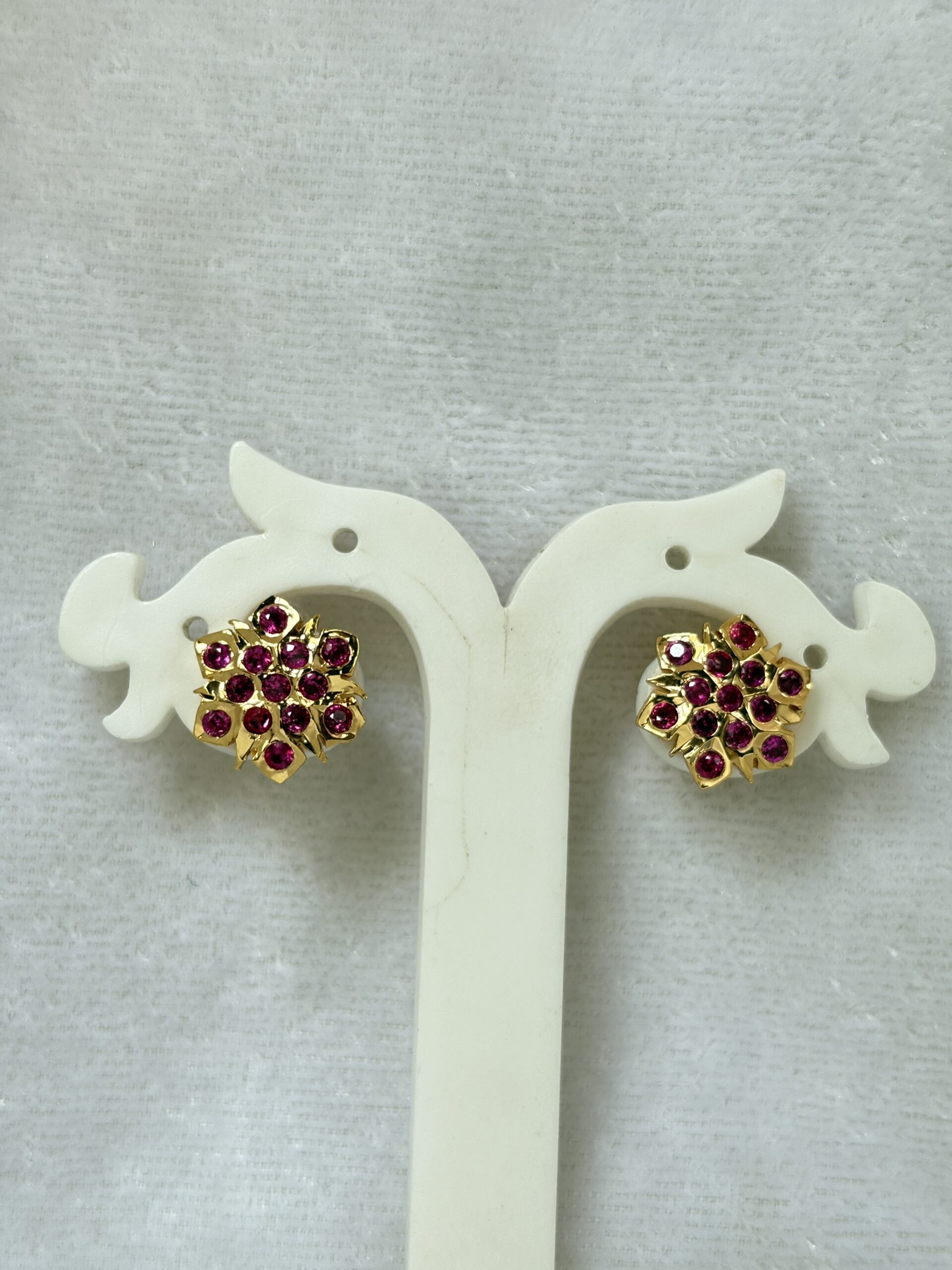 Bold Classic Essence Stud