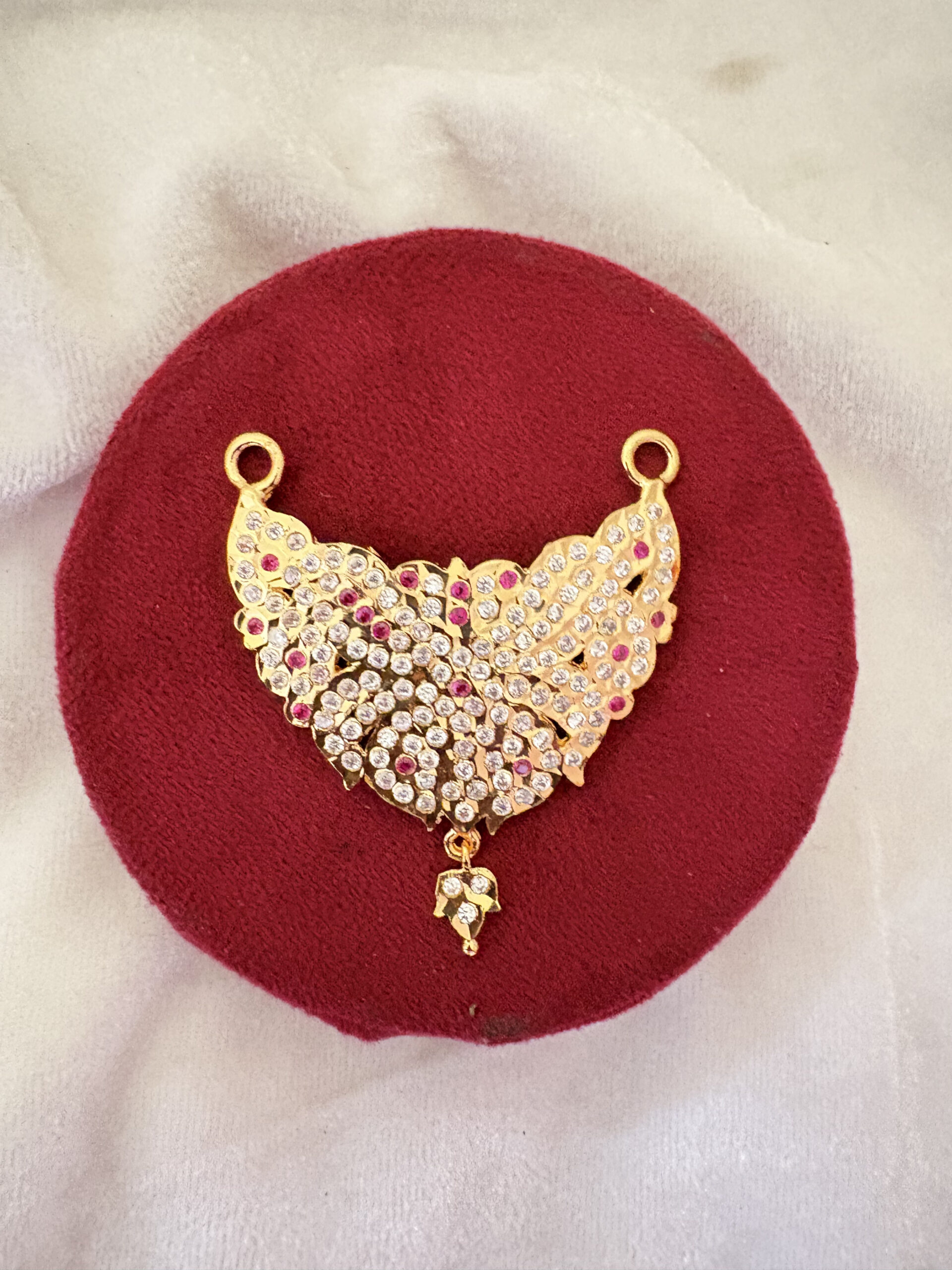 Victorious V Emblem – 149 Stone Pendant