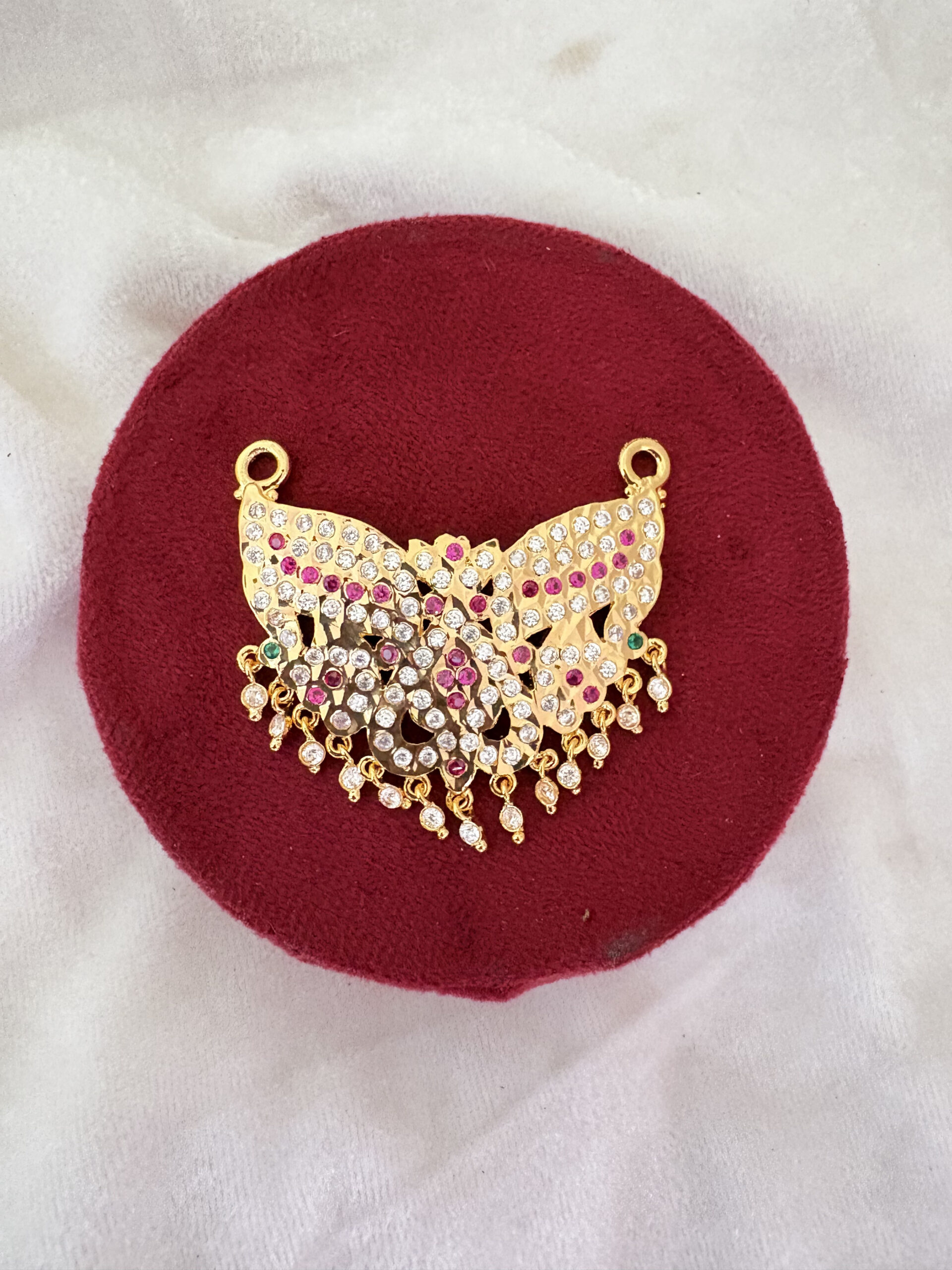 Triumph V Pendant – 133 Stone Pendant